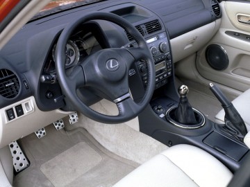 Lexus IS 300 z manualną skrzynią